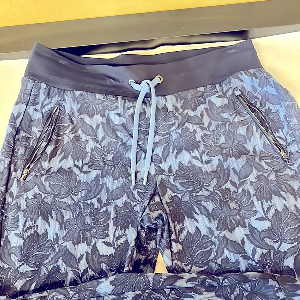 ATHLETA flowered jogger!